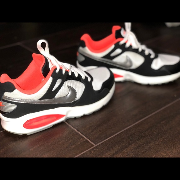 Black/White/Coral Nike AirMax Boys/Women’s - Picture 3 of 4